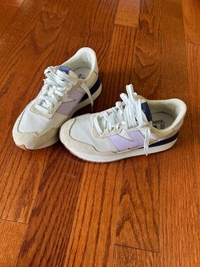 New Balance White & Navy Athletic Sneakers - Branded Tongue Label